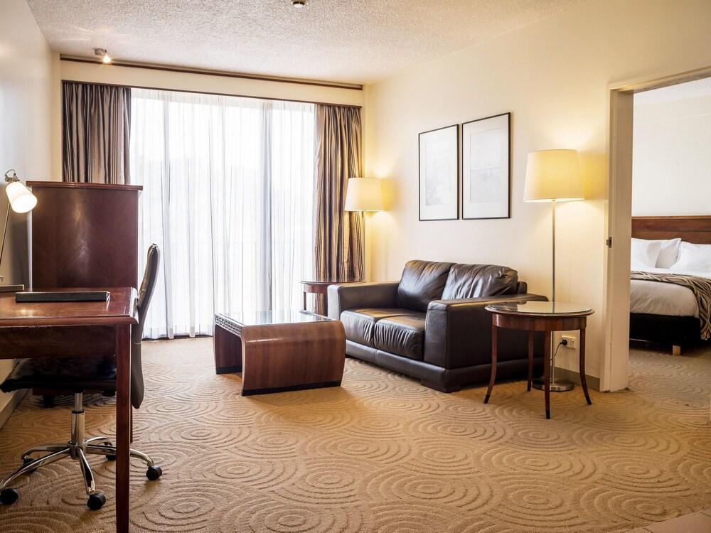 Crown Hotel Порт Морсби Екстериор снимка