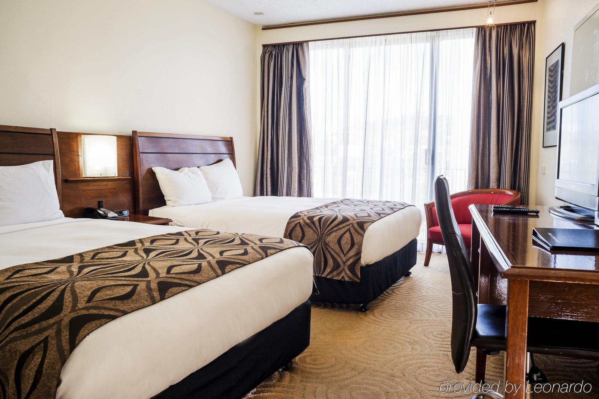 Crown Hotel Порт Морсби Екстериор снимка
