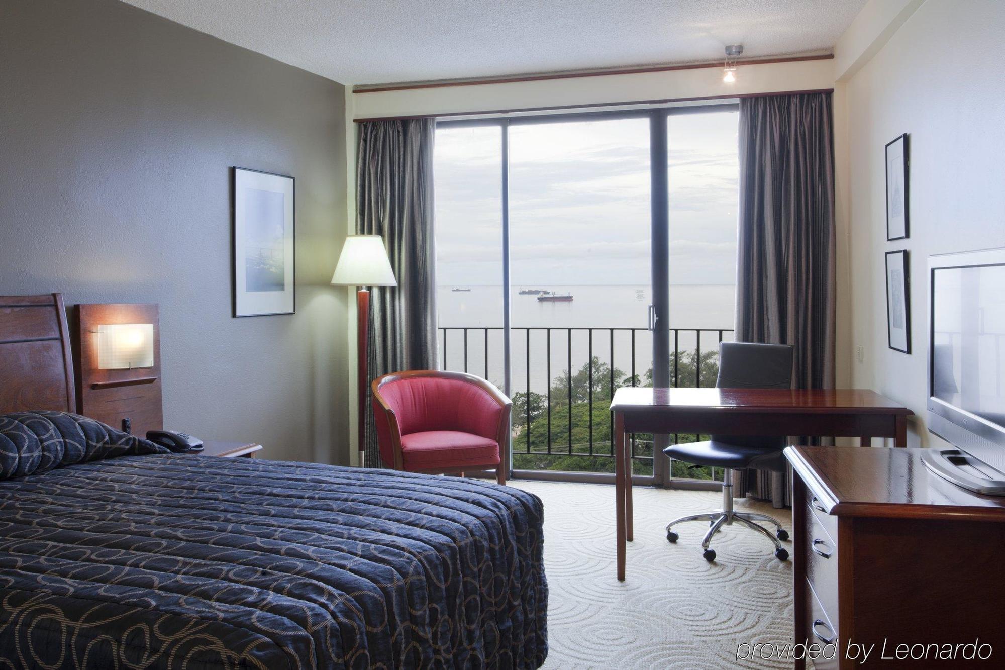 Crown Hotel Порт Морсби Екстериор снимка