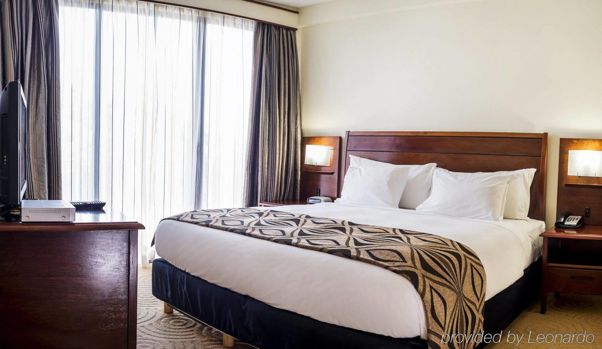 Crown Hotel Порт Морсби Екстериор снимка