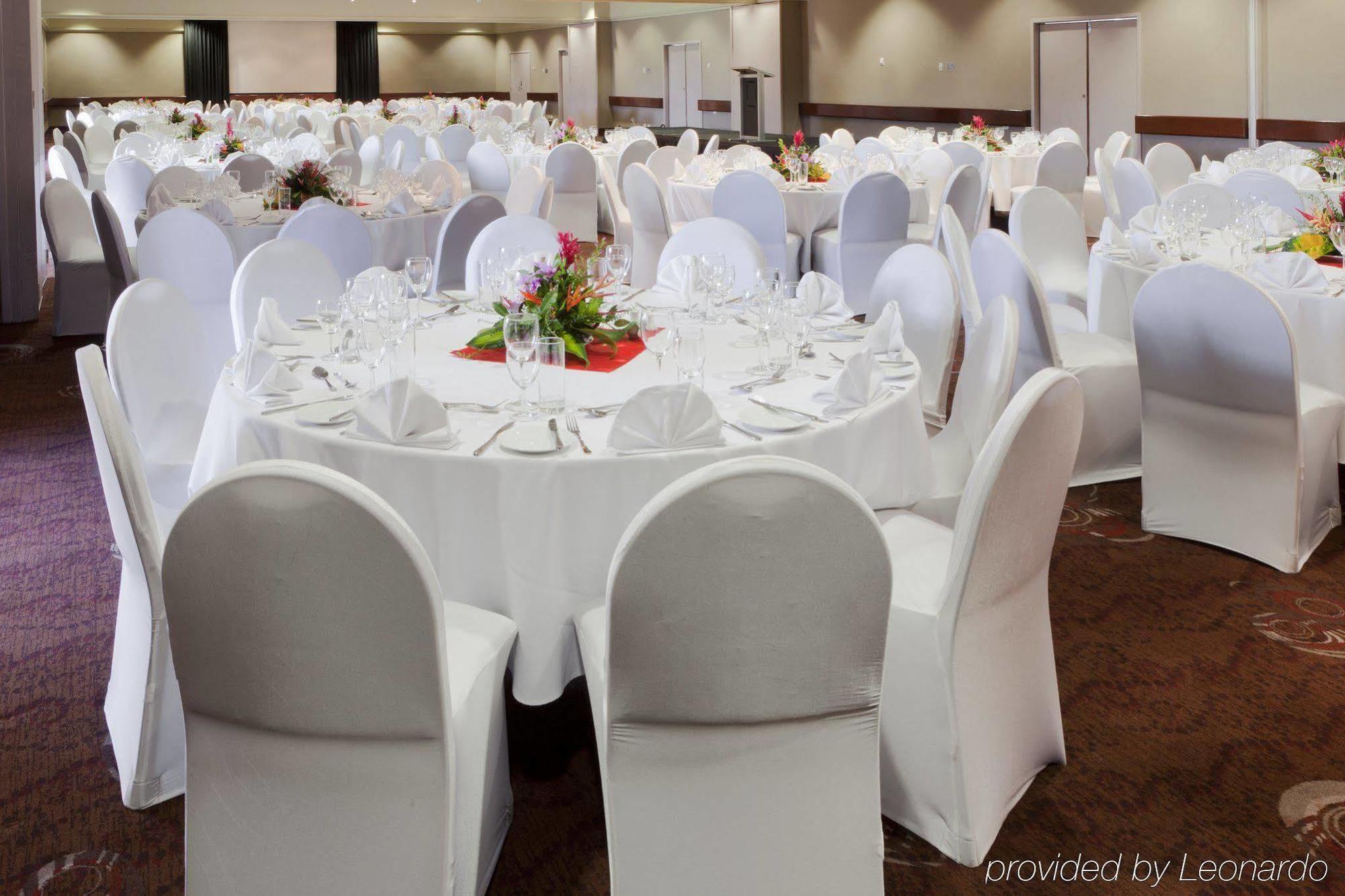 Crown Hotel Порт Морсби Ресторант снимка